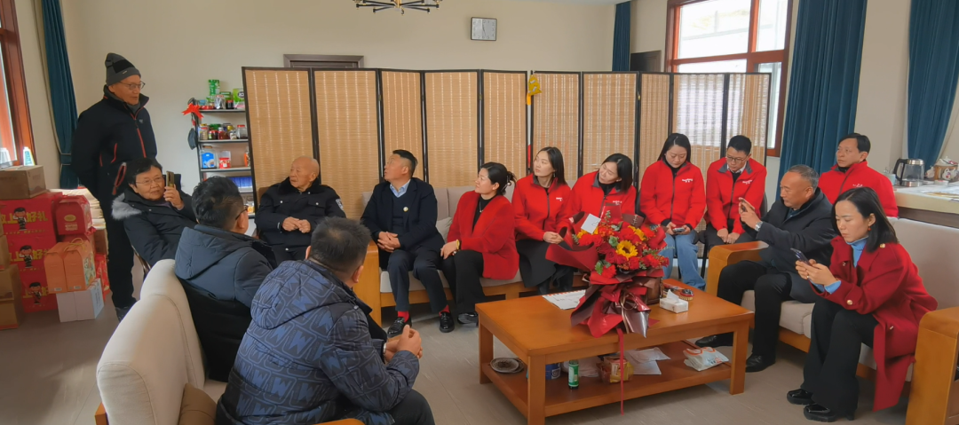 昊東公司一行看望胡正先老紅軍，聆聽那段可歌可泣的英雄歷史